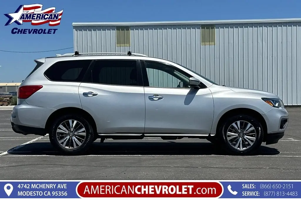 2019 Nissan Pathfinder SV 2WD photo 3