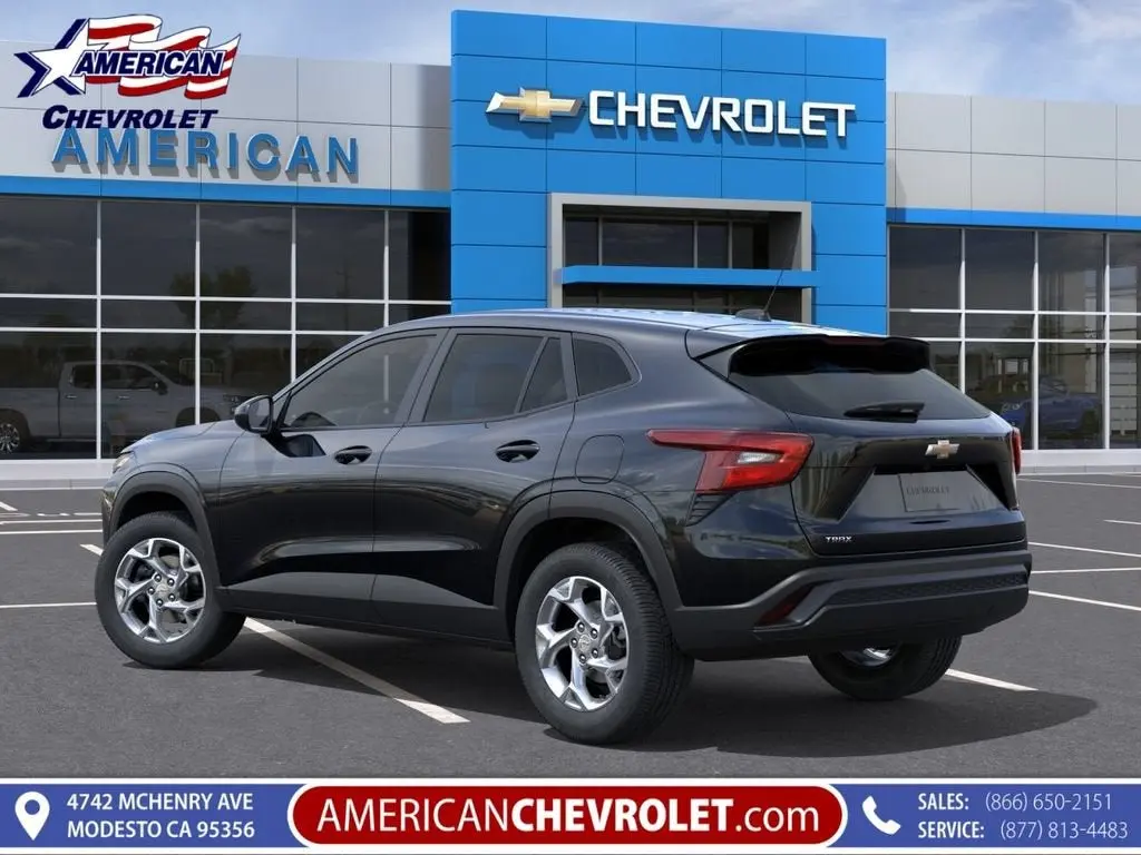 2026 Chevrolet Trax LS photo 4