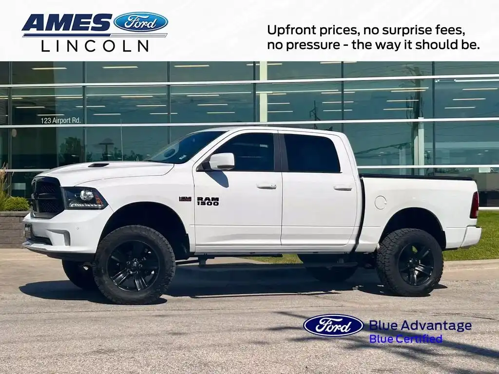 2018 RAM 1500 Night 4x4 Crew Cab 5'7's photo