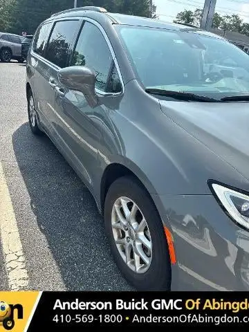 2022 Chrysler Pacifica Touring L photo 1