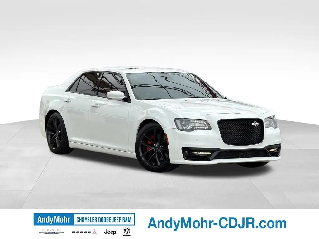 2023 Chrysler 300 C photo 1