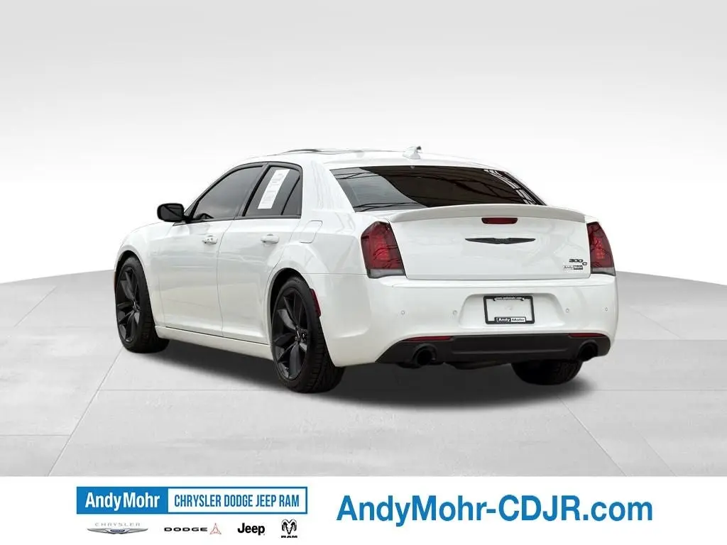 2023 Chrysler 300 C photo 5
