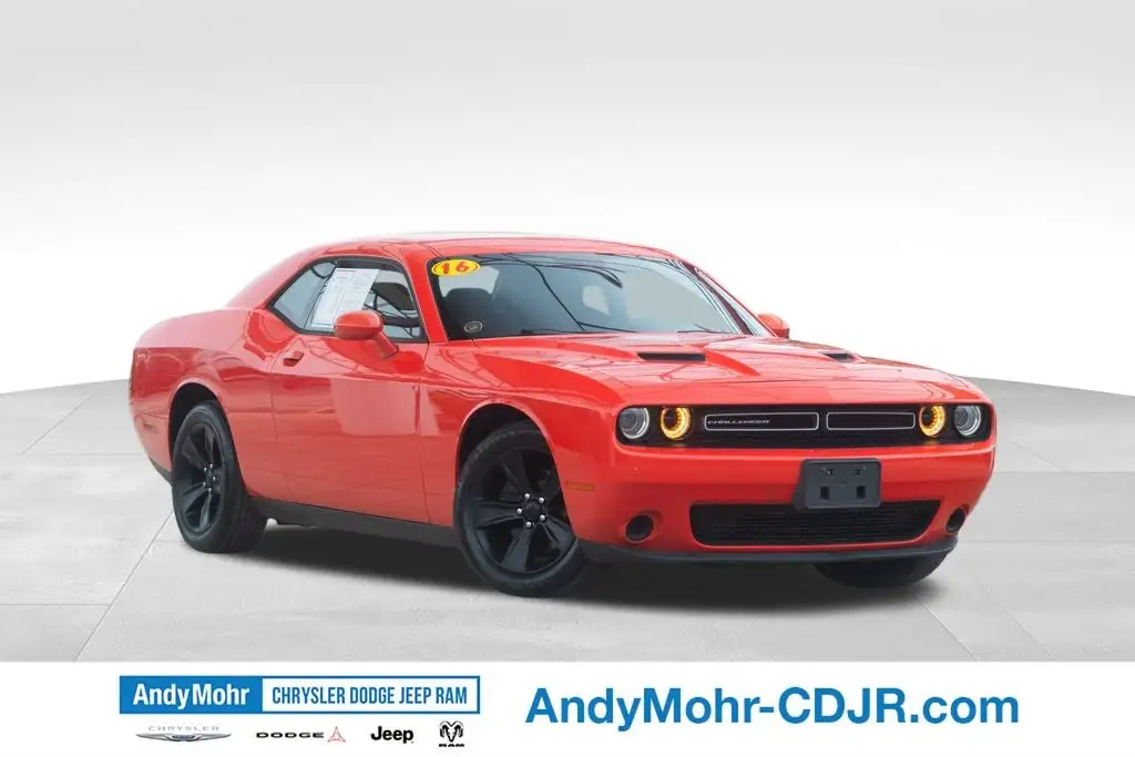 2016 Dodge Challenger SXT photo 1