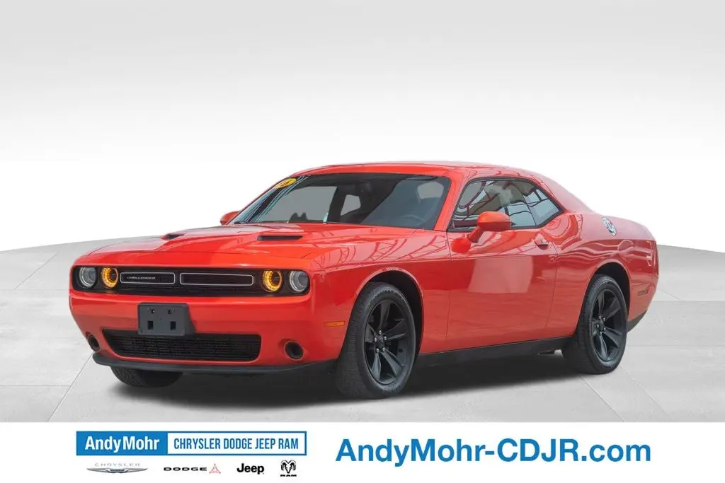 2016 Dodge Challenger SXT photo 3