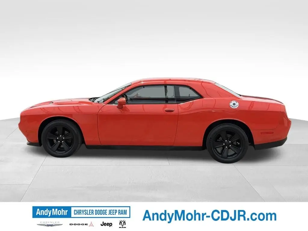 2016 Dodge Challenger SXT photo 4