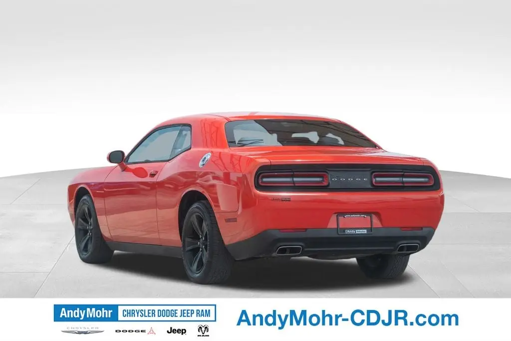 2016 Dodge Challenger SXT photo 5