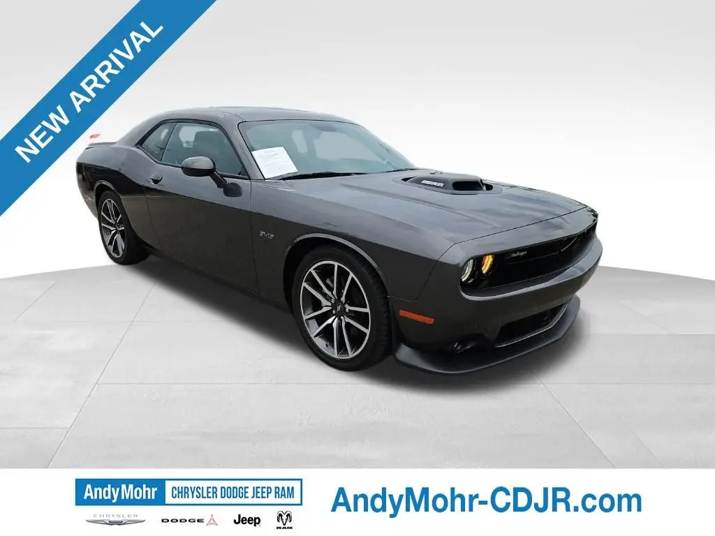 2023 Dodge Challenger R/T photo 3