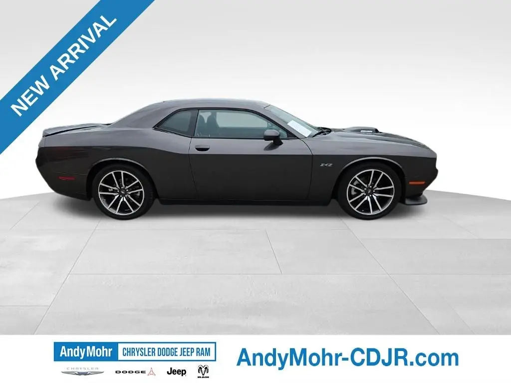2023 Dodge Challenger R/T photo 4