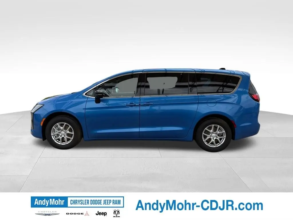 2027 Chrysler Pacifica Select photo 4