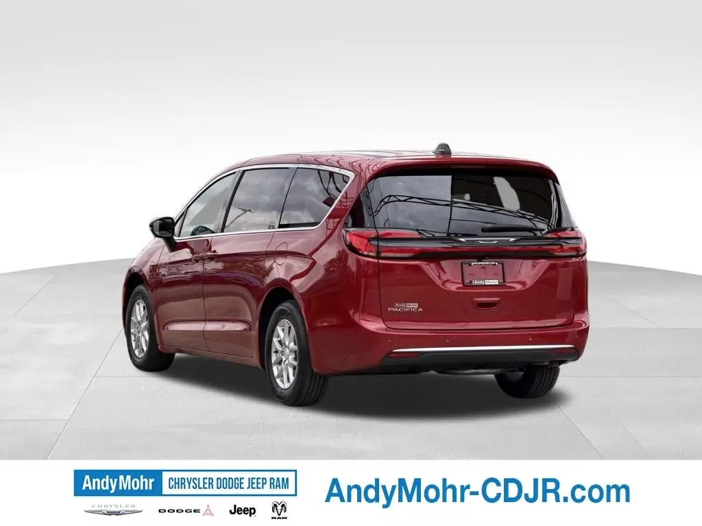 2027 Chrysler Pacifica Select photo 5