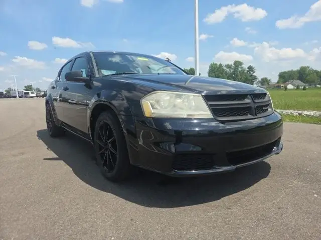 2013 Dodge Avenger SE photo 1