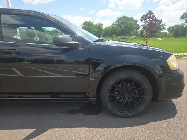 2013 Dodge Avenger SE photo 4