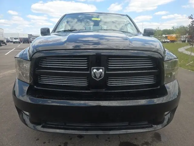 2012 RAM 1500 Sport 4x4 Crew Cab photo 3