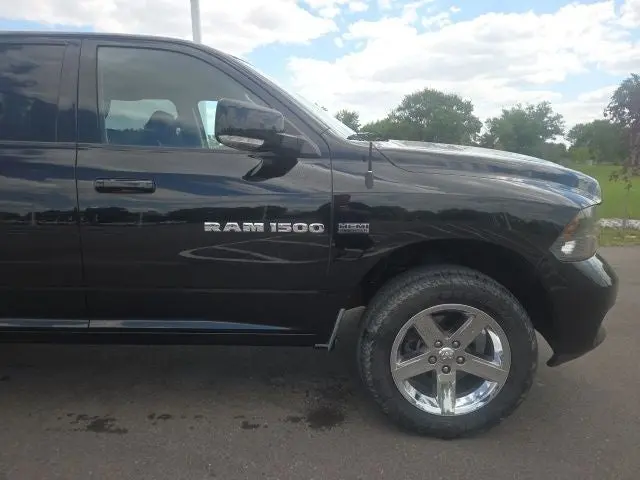 2012 RAM 1500 Sport 4x4 Crew Cab photo 4