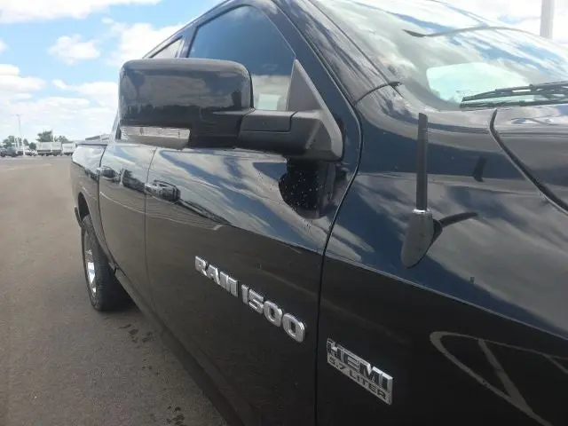 2012 RAM 1500 Sport 4x4 Crew Cab photo 5