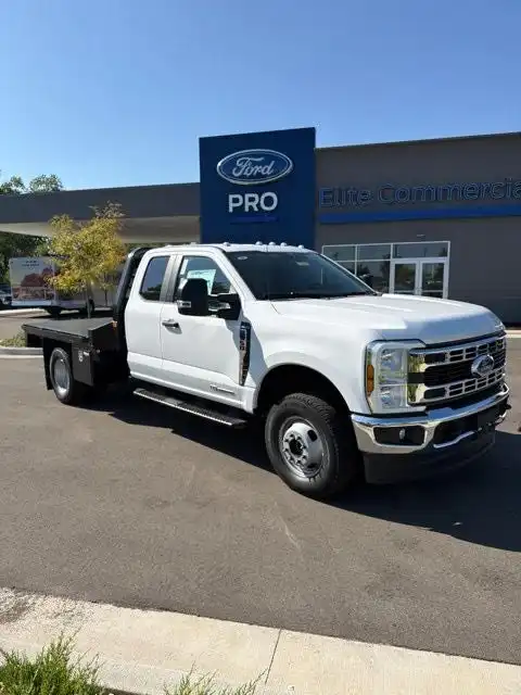 2026 Ford F-350 XL 4x4 SuperCab 168-In DRW's photo