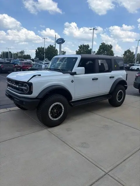 2026 Ford Bronco Outer Banks 4x4 photo 3