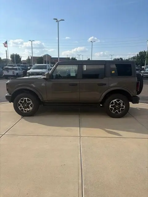 2026 Ford Bronco Outer Banks 4x4 photo 4