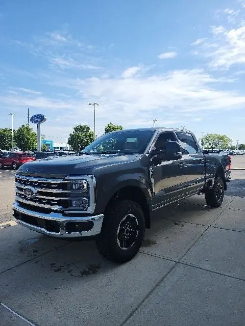 2026 Ford F-350 Lariat 4WD Crew Cab SRW 6-3/4' Box photo 4