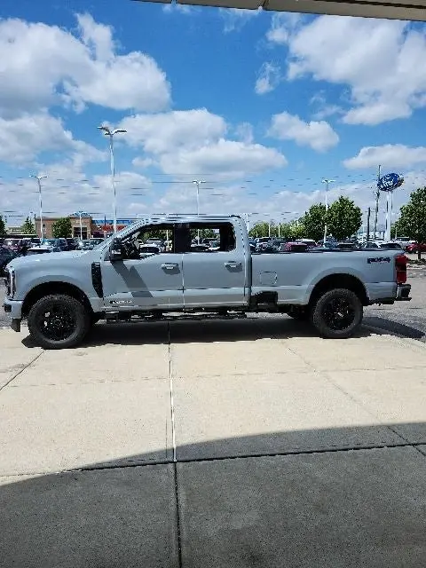 2026 Ford F-350 Lariat 4WD Crew Cab SRW 8' Box photo 5