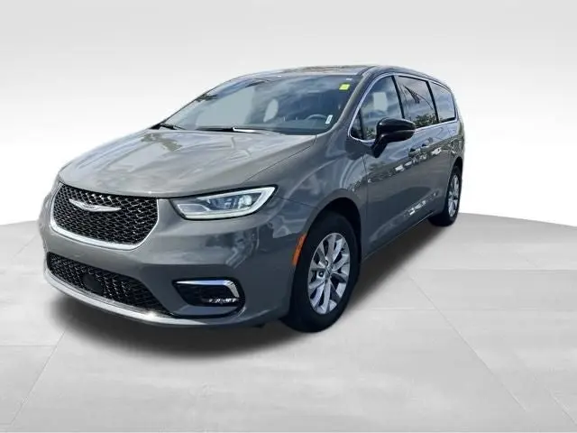 2025 Chrysler Pacifica Select AWD photo 3