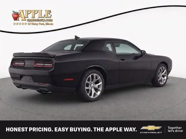 2015 Dodge Challenger SXT Plus photo 3