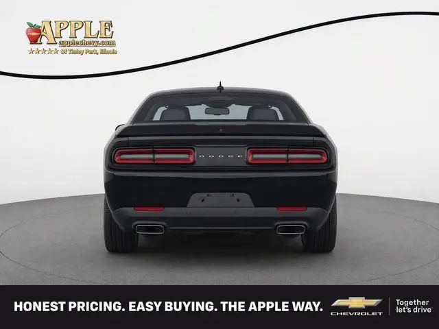 2015 Dodge Challenger SXT Plus photo 4