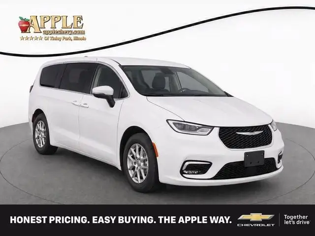 2023 Chrysler Pacifica Touring L photo 1