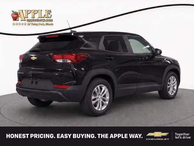 2024 Chevrolet Trailblazer LS photo 3