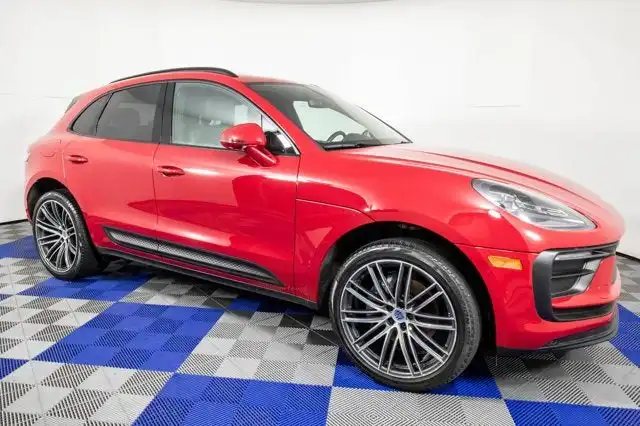 2024 Porsche Macan Base's photo