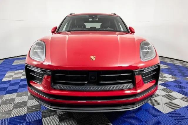 2024 Porsche Macan Base photo 3