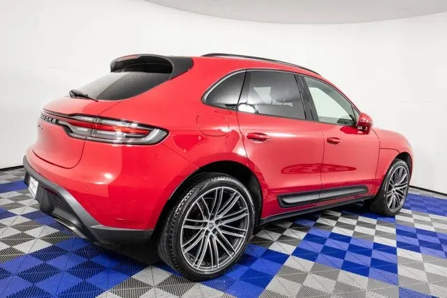2024 Porsche Macan Base photo 5