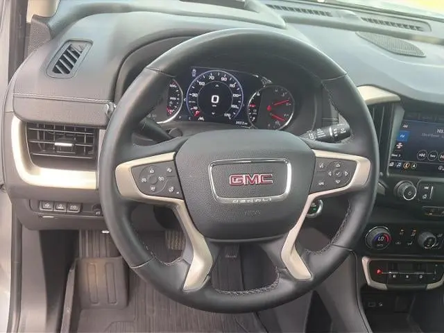 2023 GMC Terrain Denali AWD photo 5