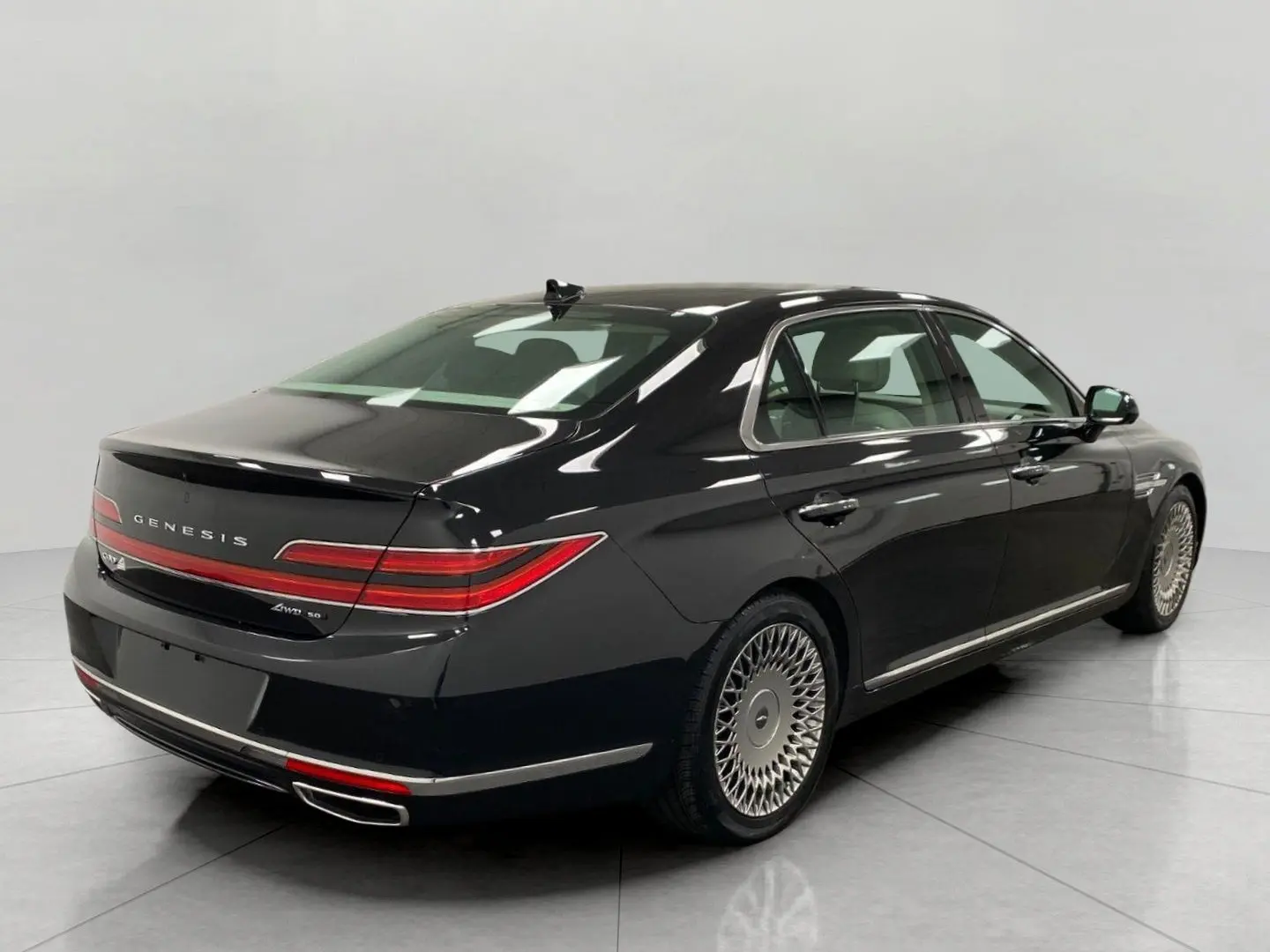 2022 Genesis G90 5.0 Ultimate AWD photo 4