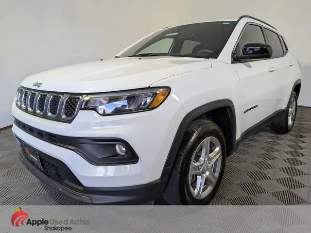 2024 Jeep Compass Latitude 4X4 photo 3