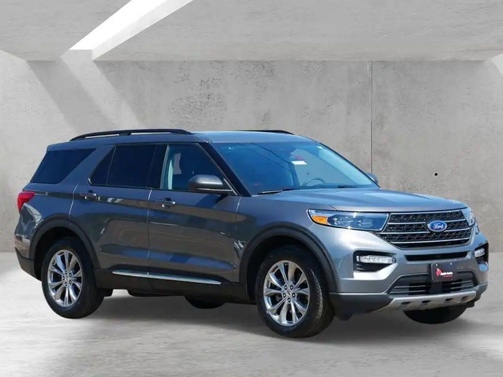 2023 Ford Explorer XLT 4WD's photo