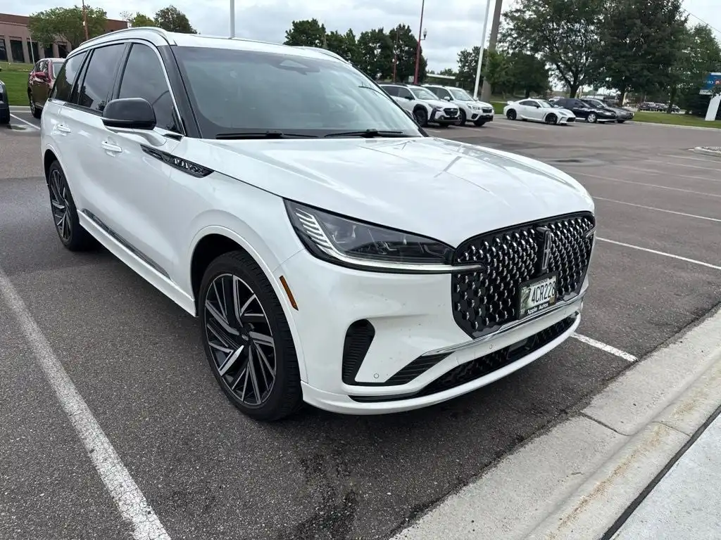 2025 Lincoln Aviator Black Label AWD's photo