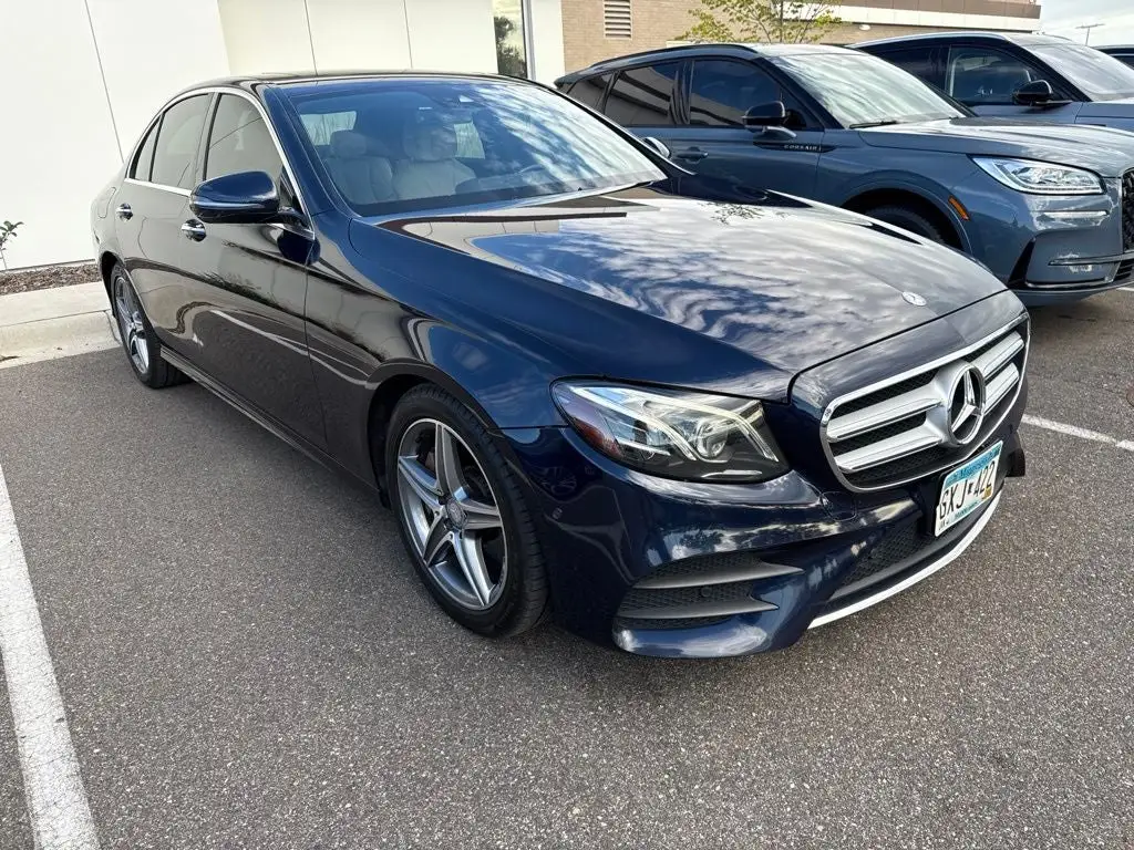 2017 Mercedes-Benz E-Class E300 4MATIC photo 1