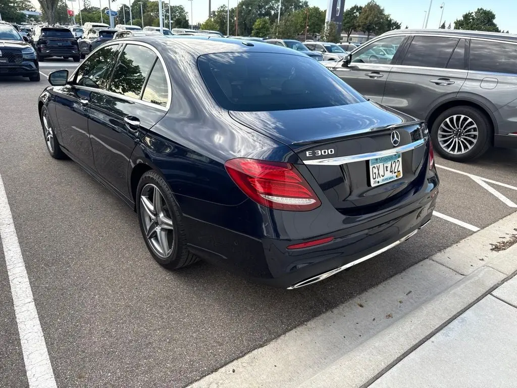 2017 Mercedes-Benz E-Class E300 4MATIC photo 3