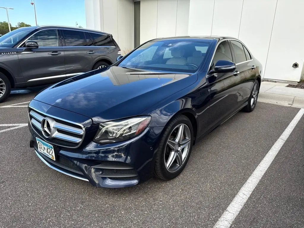 2017 Mercedes-Benz E-Class E300 4MATIC photo 4