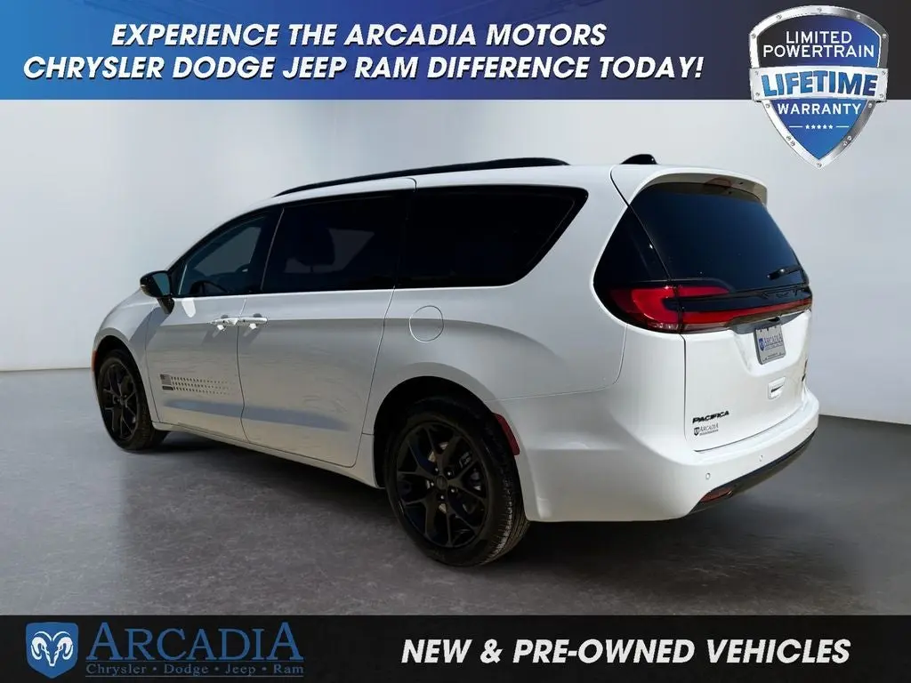 2027 Chrysler Pacifica Select AWD photo 3