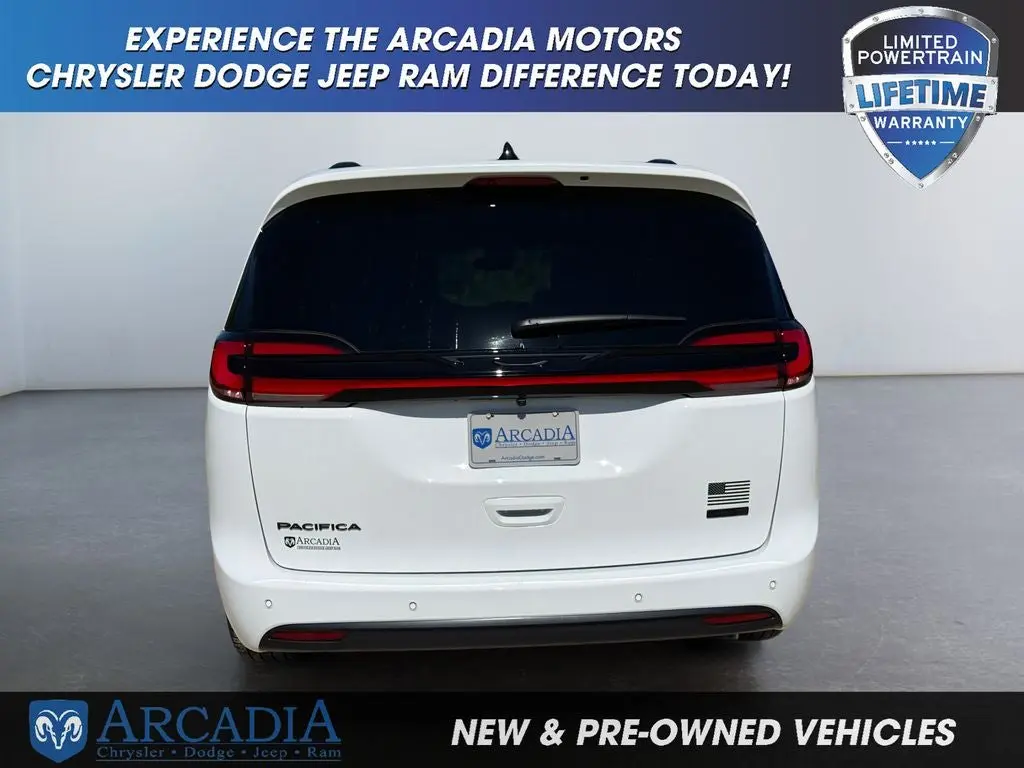 2027 Chrysler Pacifica Select AWD photo 4