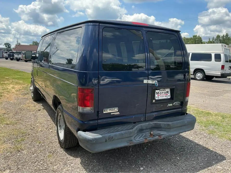 2009 Ford E-Series E-150 XLT photo 5