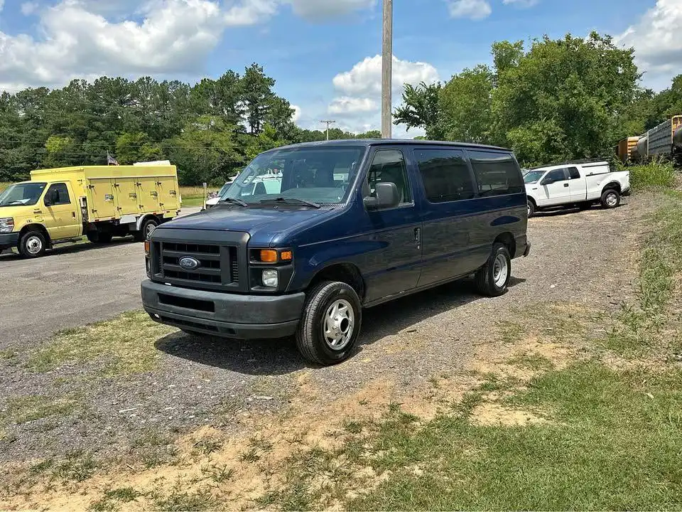2009 Ford E-Series E-150 XLT's photo