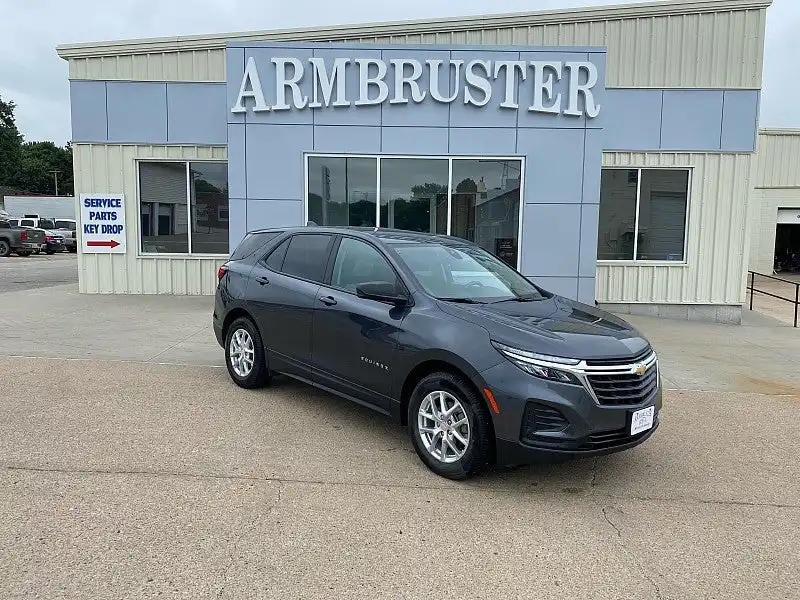 2022 Chevrolet Equinox LS's photo