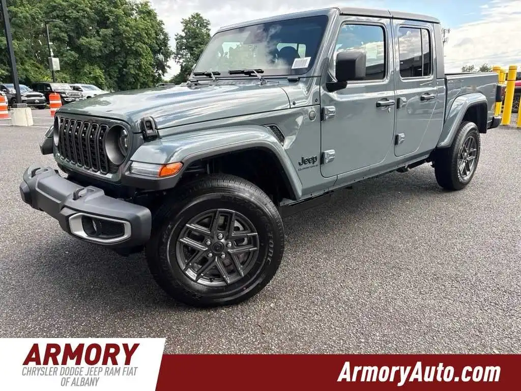 2026 Jeep Gladiator Sport S Auto's photo