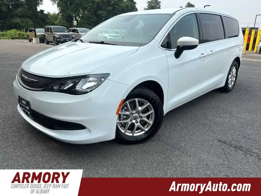 2023 Chrysler Voyager LX's photo