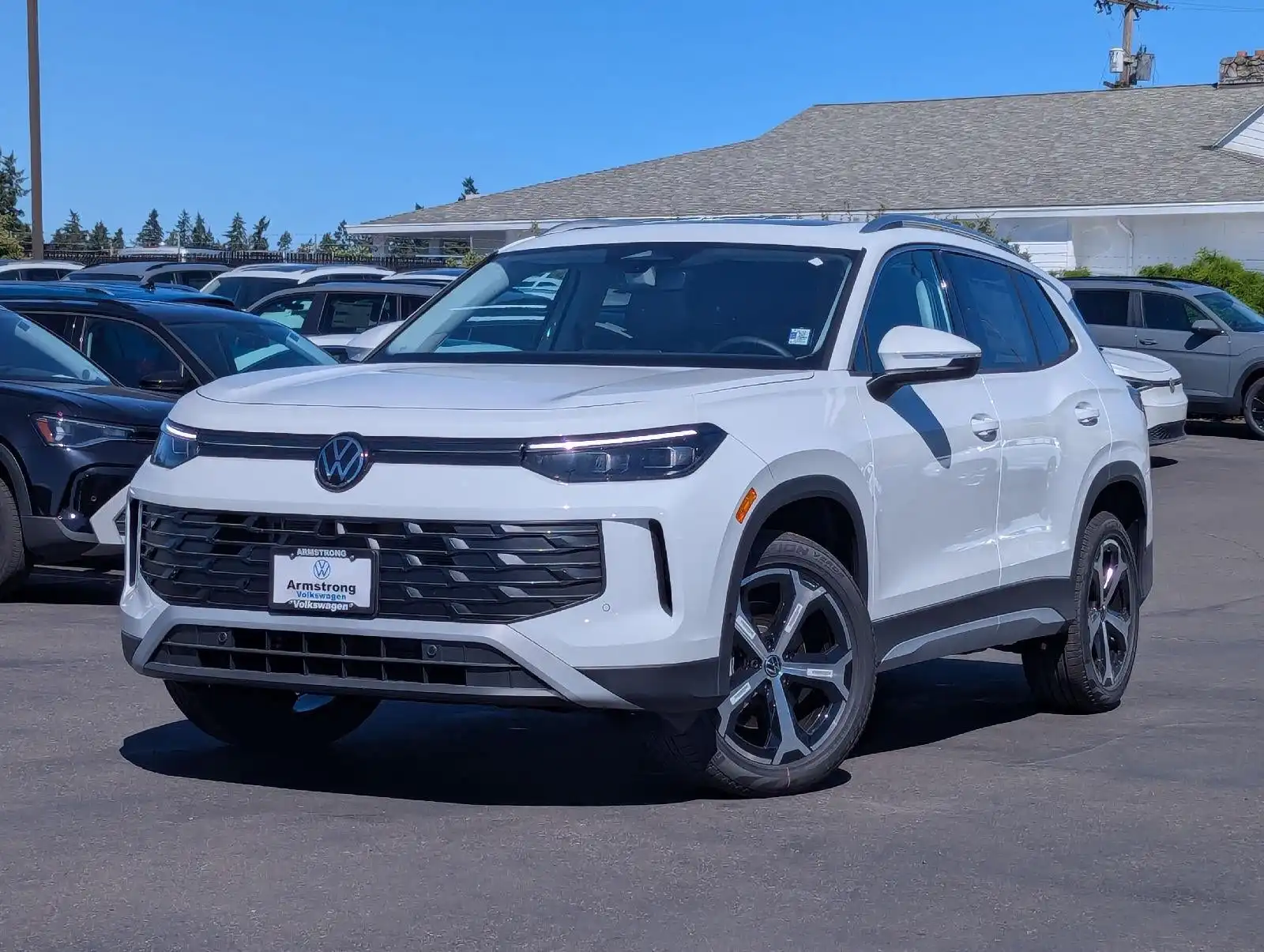 2026 Volkswagen Tiguan 2.0T SE 4Motion's photo