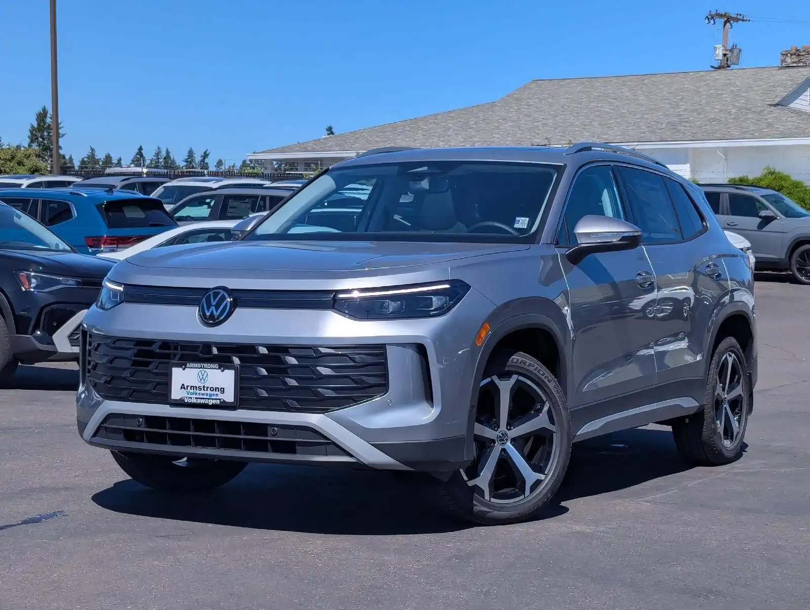 2026 Volkswagen Tiguan 2.0T SE 4Motion's photo