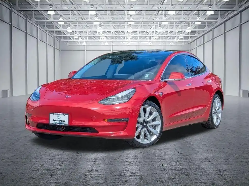 2019 Tesla Model 3 Rear-Wheel Drive Mid Range's photo